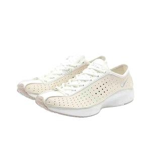 حذاء Nike Air Zoom Spiridon Cage 2 بلون عاجي عصري.