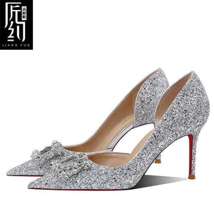 Christiana حذاء كعب عالي Jiang Yue بتصميم لامع ومشبك كريستال فخم.