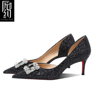 Christiana حذاء كعب عالي Jiang Yue بتصميم لامع ومشبك كريستال فخم.