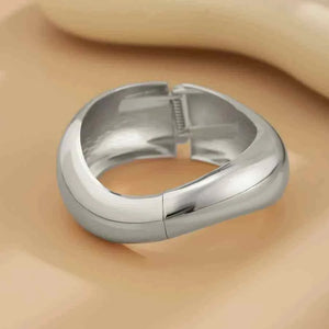 سوار نسائي | تصميم معدني لامع مفتوح بنمط غير منتظم موضة 2025 spring bracelet.