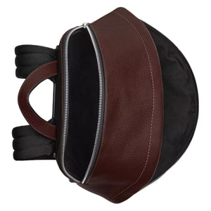 Top open interior view of an original Coach Westway 32 dark burgundy leather school backpack showing spacious compartment and fabric lining.
عرض داخلي علوي مفتوح لحقيبة ظهر مدرسة كوتش ويست واي 32 أصلية جلد باللون العنابي الداكن يوضح المساحة الواسعة والتصفيح القماشي.