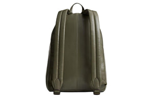 Full back view of an authentic Coach Westway 32 olive green leather backpack featuring a sturdy top handle and comfortable shoulder straps.
عرض خلفي كامل لحقيبة ظهر كوتش ويست واي 32 أصلية جلد باللون الزيتي يتميز بمقبض علوي متين وأحزمة كتف مريحة.