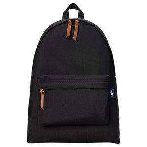 Full front view of an authentic Polo Ralph Lauren black backpack with brown leather zipper straps, perfect for students for back-to-school.
عرض أمامي كامل لحقيبة ظهر Polo Ralph Lauren أصلية باللون الأسود مع أشرطة سحاب جلدية بنية، مثالية للطلاب لموسم العودة للمدرسة.