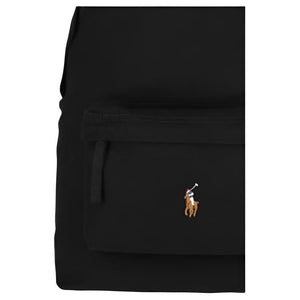 Detailed view of the front zippered pocket and iconic pony logo on a black Polo Ralph Lauren backpack.
عرض تفصيلي للجيب الأمامي ذي السحاب وشعار المهر الشهير على حقيبة ظهر Polo Ralph Lauren باللون الأسود.
