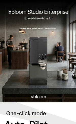 Full view of xBloom Studio Enterprise fully automatic pour-over coffee machine in a professional coffee shop setup with baristas in the background.
اكس بلوم ستوديو
اكسبلوم ستوديو