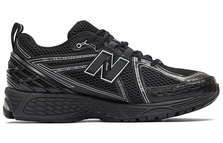 حذاء New Balance 1906R باللون الأسود رياضي مريح