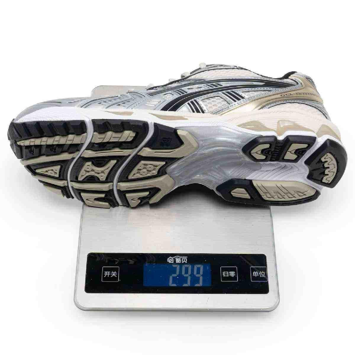 حذاء رياضي ASICS GEL-KAYANO 14 بلون فضي Birch Pure Silver.