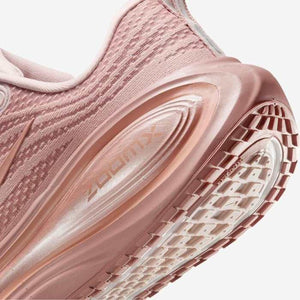 Nike Vomero Plus Women's حذاء الجري على الطرق للنساء.
