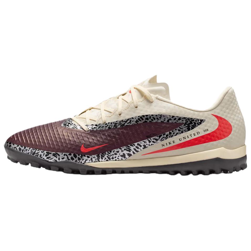 حذاء كرة قدم Nike Phantom بتصميم مميز ولون بيج وكرزي