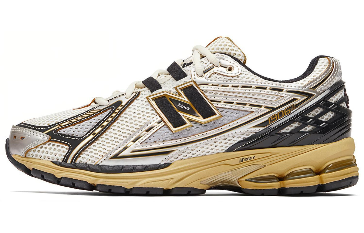 حذاء New Balance 1906R باللون الذهبي والأسود حذاء رياضي
