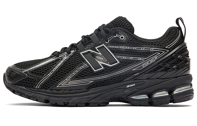 حذاء New Balance 1906R باللون الأسود رياضي مريح