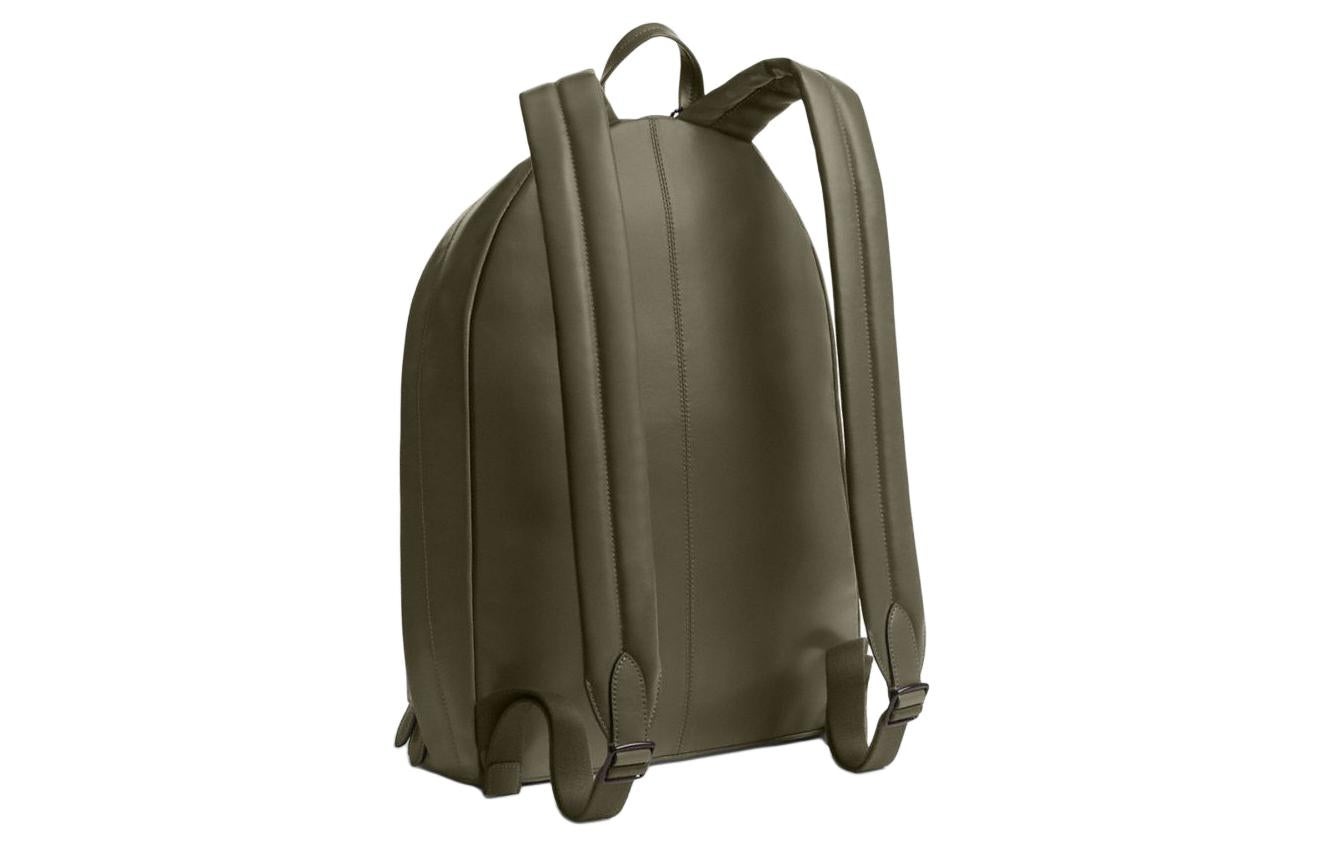 Side angle back view of an original Coach Westway 32 olive green leather backpack showing padded adjustable shoulder straps.

عرض زاوي جانبي خلفي لحقيبة ظهر كوتش ويست واي 32 أصلية جلد باللون الزيتي يوضح أحزمة الكتف المبطنة وقابلة للتعديل.