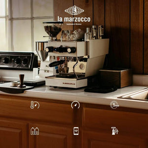 ماكينة اسبريسو La Marzocco Linea Micra في ركن قهوة منزلي
