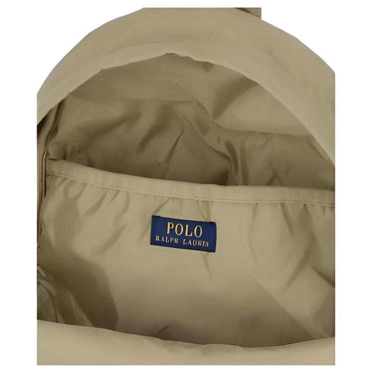 Open interior view of an authentic beige Ralph Lauren school backpack displaying internal pocket and original brand label.

عرض داخلي مفتوح لحقيبة ظهر مدرسة رالف لورين أصلية باللون البيج يوضح الجيب الداخلي وعلامة الماركة الأصلية.