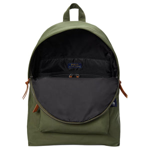 Open interior view of an original Ralph Lauren olive green school backpack showing main storage compartment and brand tag.

عرض داخلي مفتوح لحقيبة ظهر مدرسة رالف لورين أصلية باللون الأخضر الزيتوني يوضح مساحة التخزين الرئيسية وعلامة الماركة.