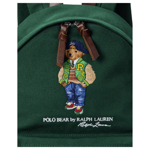 Detailed close-up of the signature embroidered Polo Bear wearing a varsity jacket on an authentic green Ralph Lauren backpack with brown leather zipper straps.

لقطة قريبة مكبرة لتطريز دب بولو الشهير بوهج سترة الستريت وير على حقيبة ظهر رالف لورين أصلية باللون الأخضر مع أشرطة سحاب جلدية بنية.
