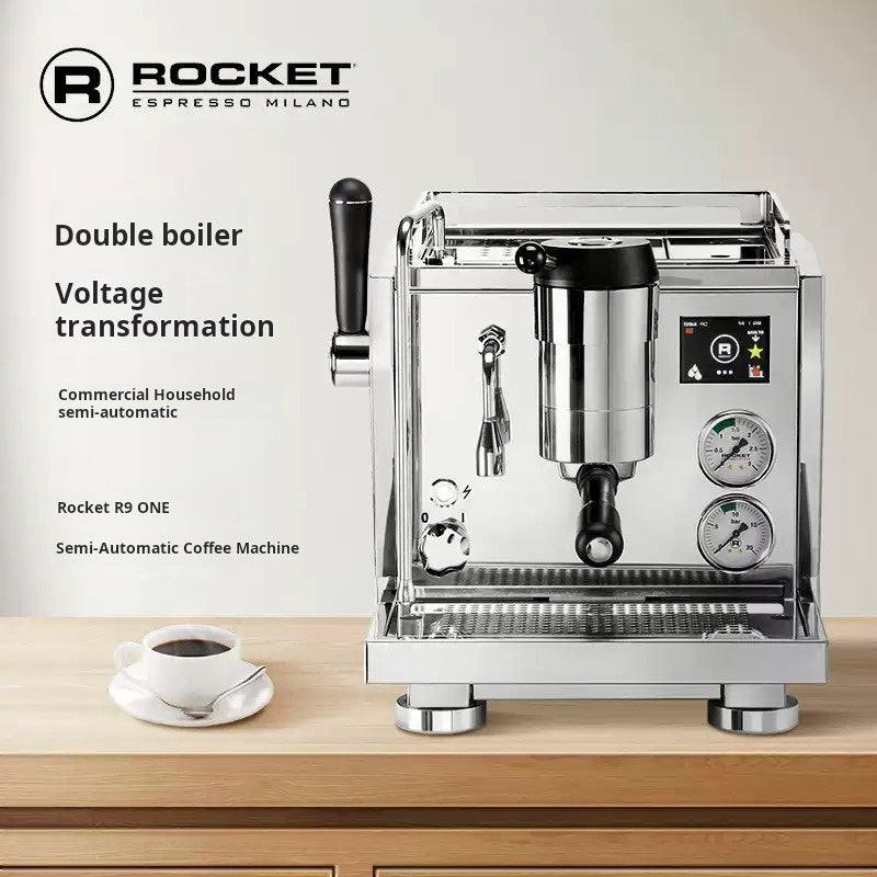 ماكينة Rocket R9 One الستانلس على كاونتر ركن القهوة